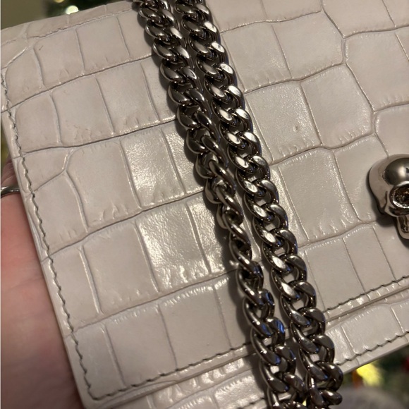 Alexander McQueen Small Skull White Crocodile-Embossed Leather Crossbody Bag - Picture 11 of 12